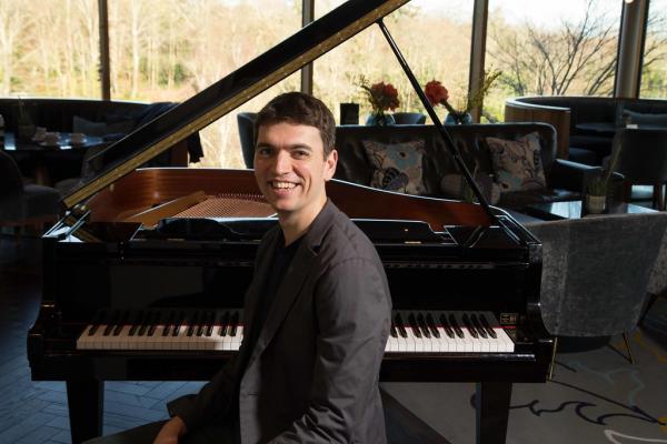 Liam O Byrne Pianist and Online Piano Lessons