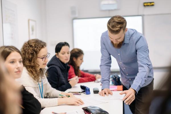 Kensington Academy of English
