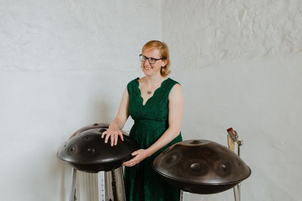 Milly Hoddo Handpan Player